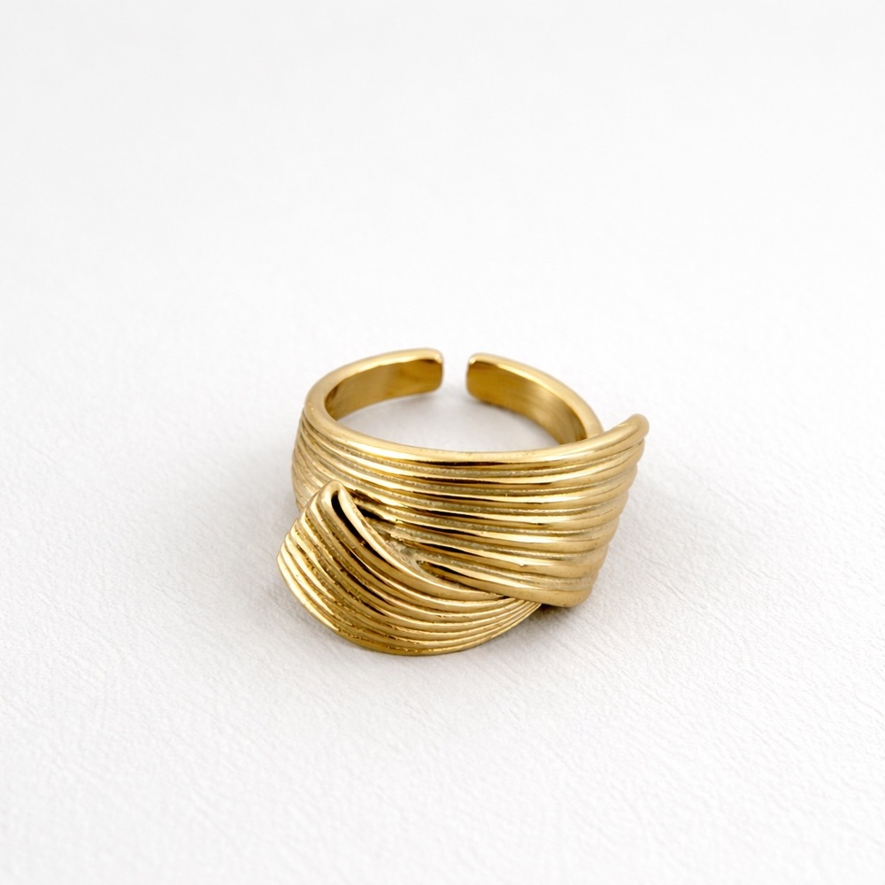 Elegant Gold-Toned Women's Ring